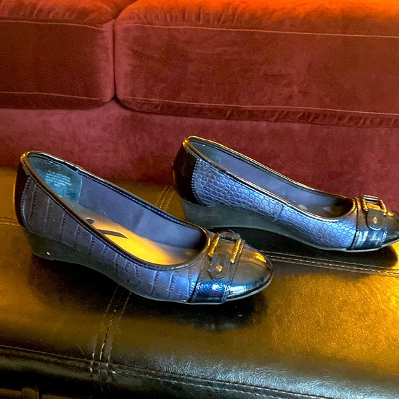 Anne Klein Wedges - Picture 2 of 5